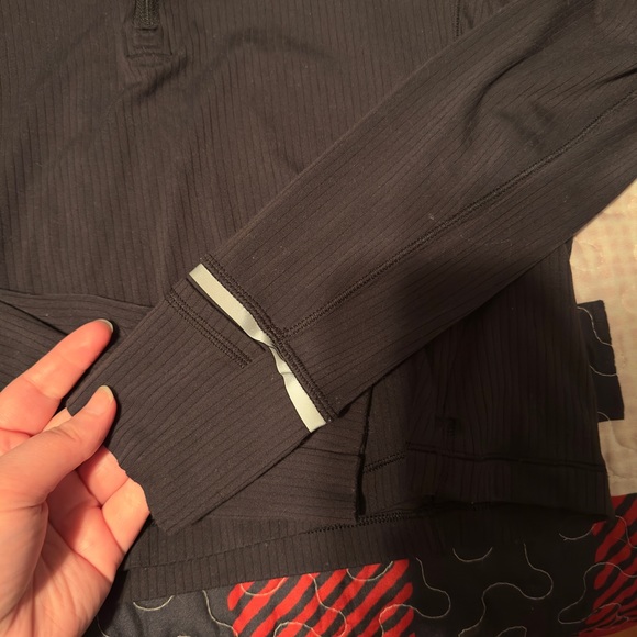 Lululemon reflective crop zip up ! - Picture 4 of 6